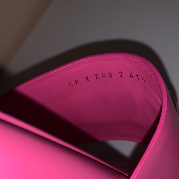 Valentino GARAVANI NWOB PINK/Gold Slide Sandals size 41.5 LOGO - Picture 6 of 8